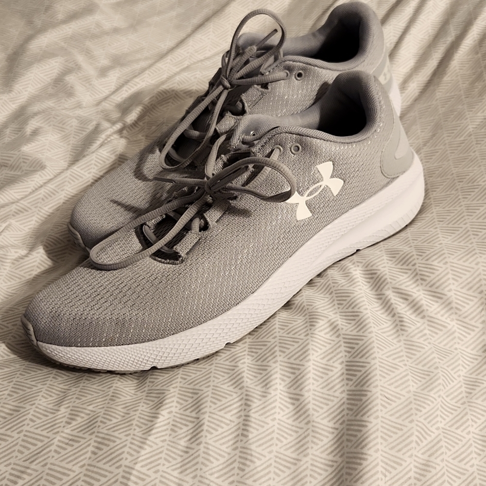 NWOT Under Armour running shoes
